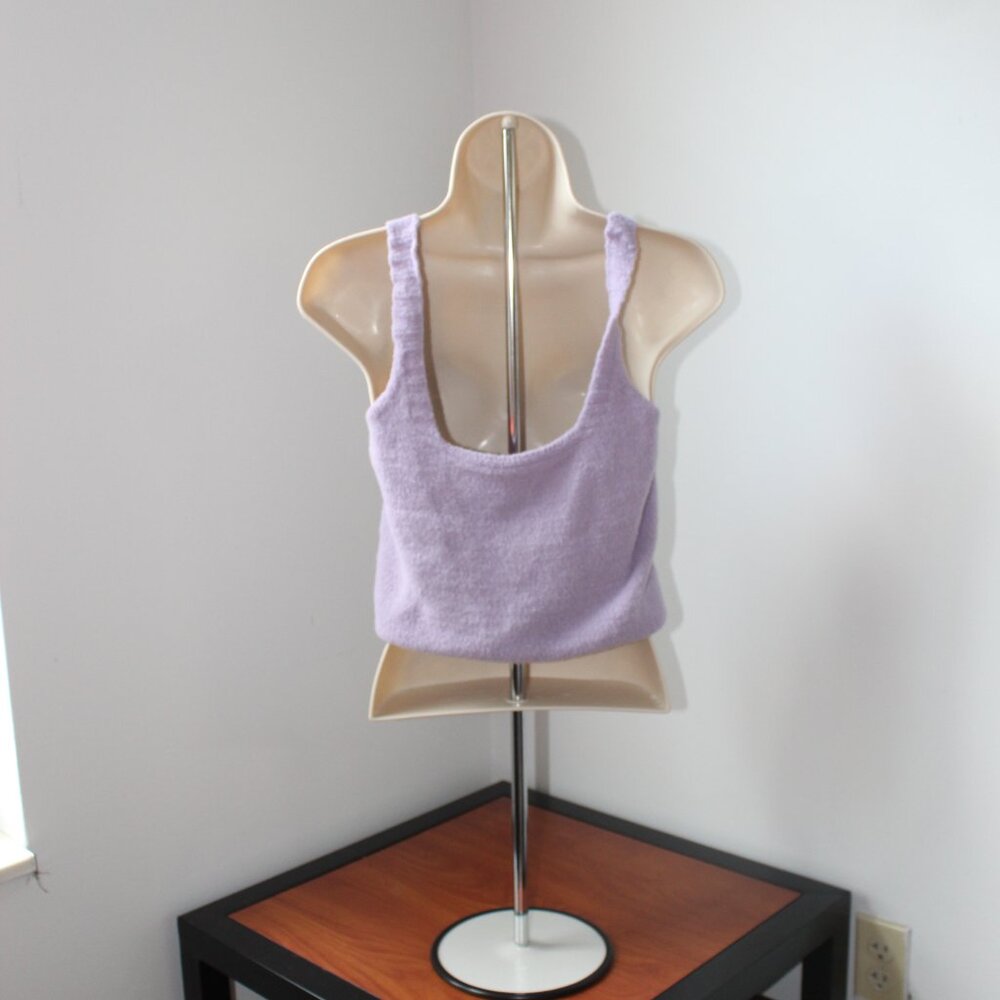 Soft-Textured Sleeveless Crop Sweater - Picture 3 of 3